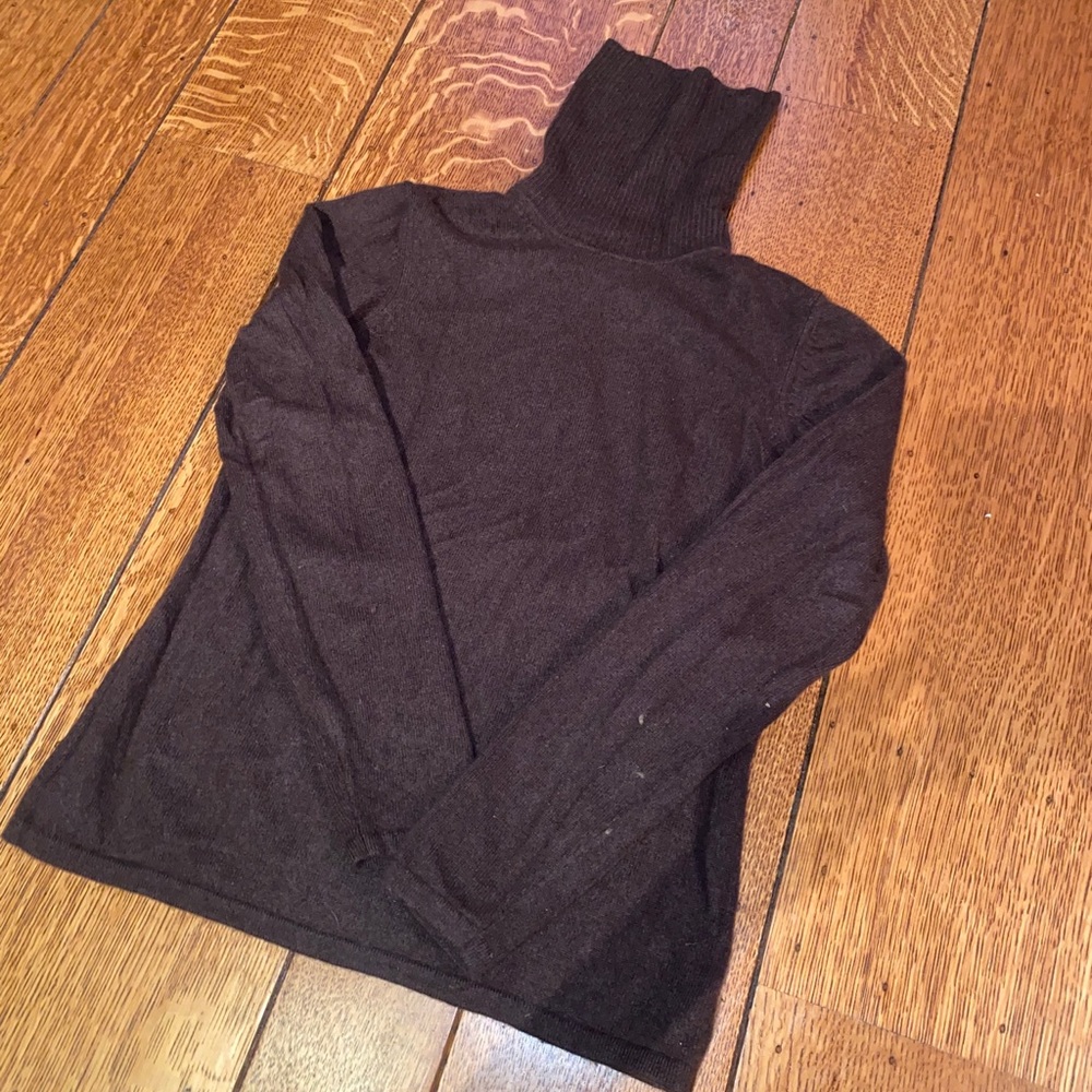 100% cashmere chocolate brown turtleneck.